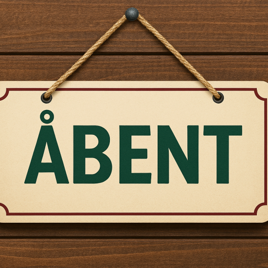 Skilt hvor der står åbent